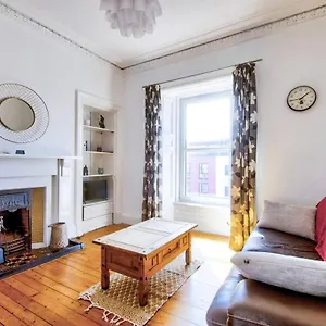 Apartment Entire Period Flat By Centre, Edinburgh